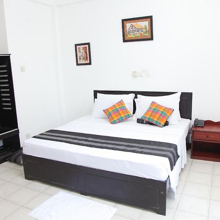 Katunayaka Hotel Nathaliya מראה חיצוני תמונה