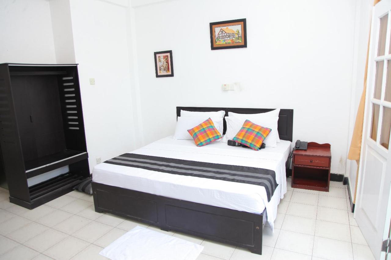 Katunayaka Hotel Nathaliya מראה חיצוני תמונה