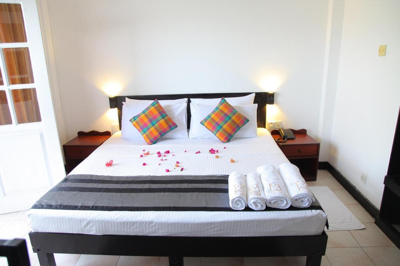 Katunayaka Hotel Nathaliya מראה חיצוני תמונה