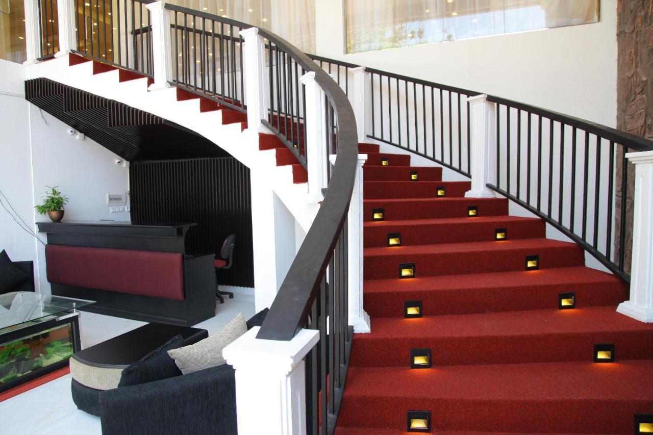 Katunayaka Hotel Nathaliya מראה חיצוני תמונה
