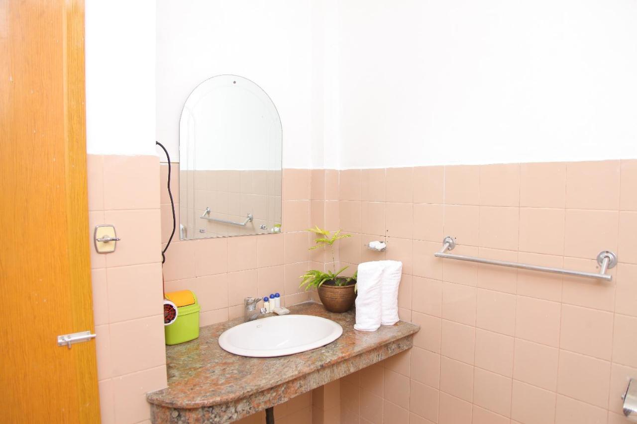 Katunayaka Hotel Nathaliya מראה חיצוני תמונה