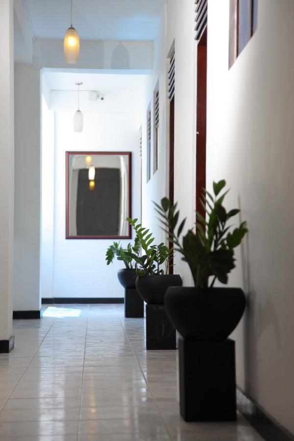 Katunayaka Hotel Nathaliya מראה חיצוני תמונה