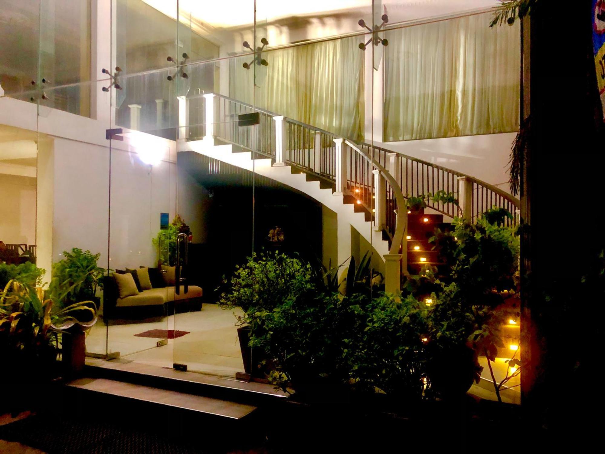 Katunayaka Hotel Nathaliya מראה חיצוני תמונה