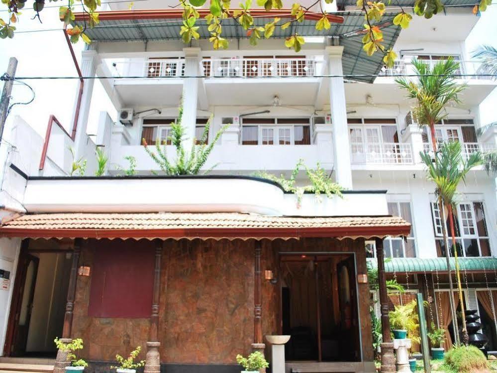 Katunayaka Hotel Nathaliya מראה חיצוני תמונה